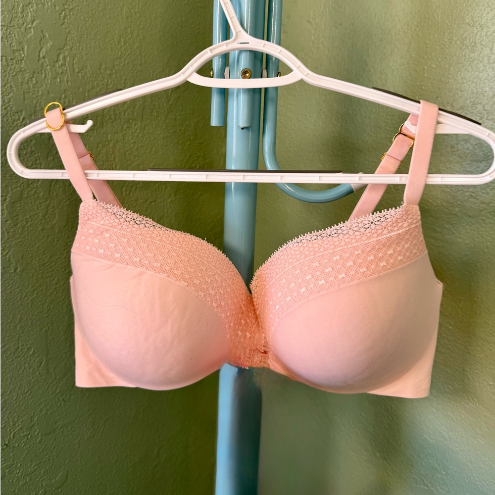 Victoria's Secret Light Pink Lace-Trim Molded Bra